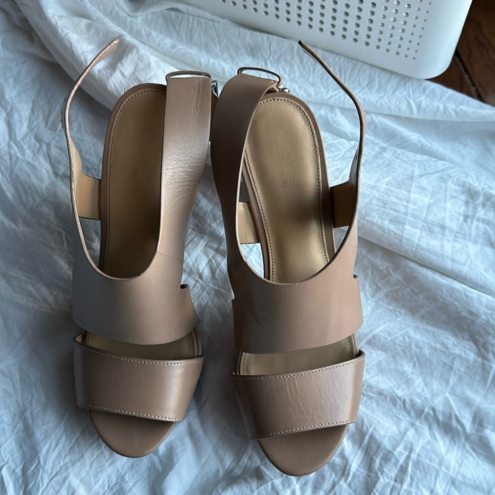 Michael Kors sandals - Picture 1 of 5